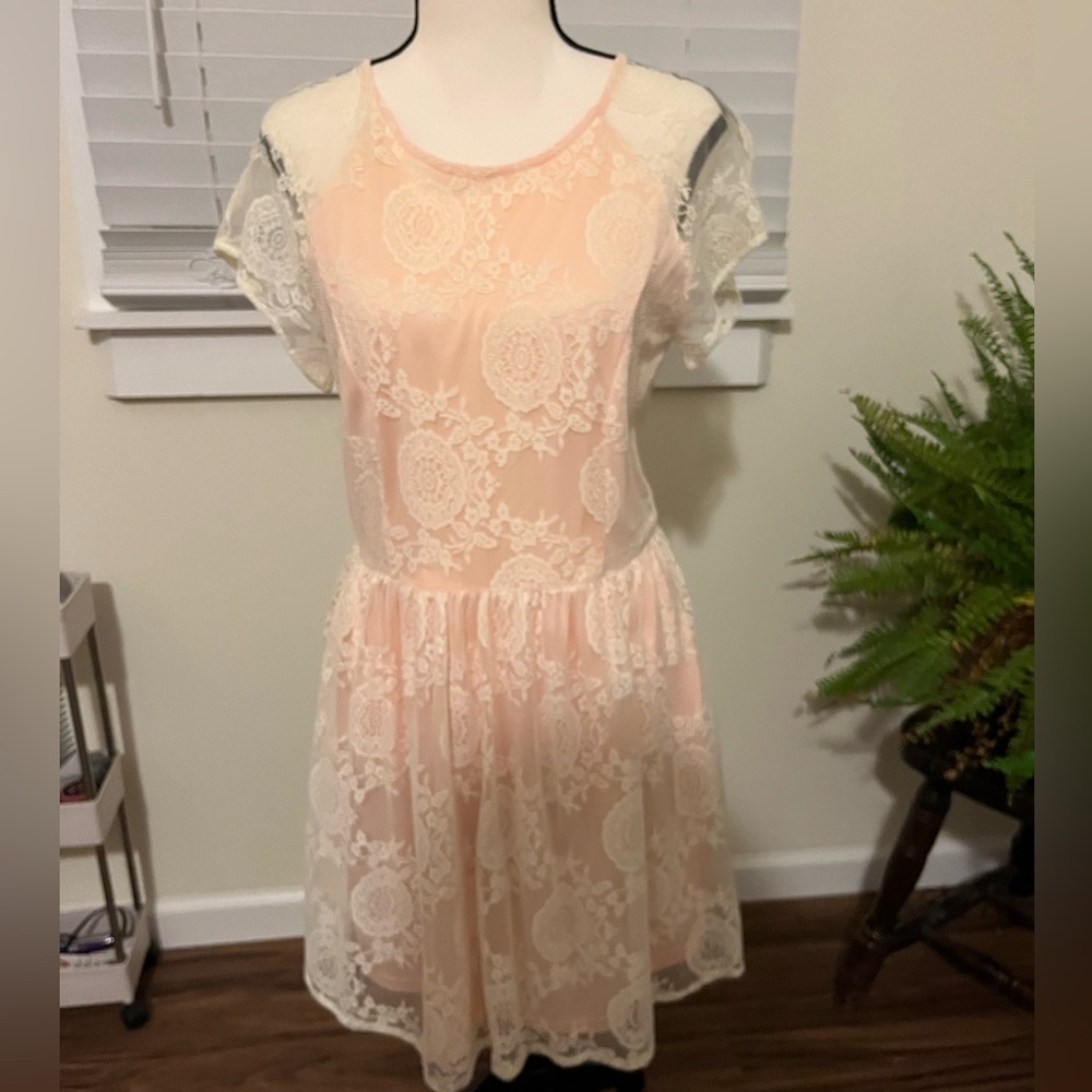 H&M Divided Lace Peach Mini Dress - Picture 3 of 7